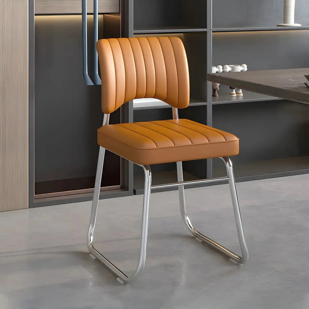 Sedia da ufficio moderna in acciaio nero con rivestimento in pelle