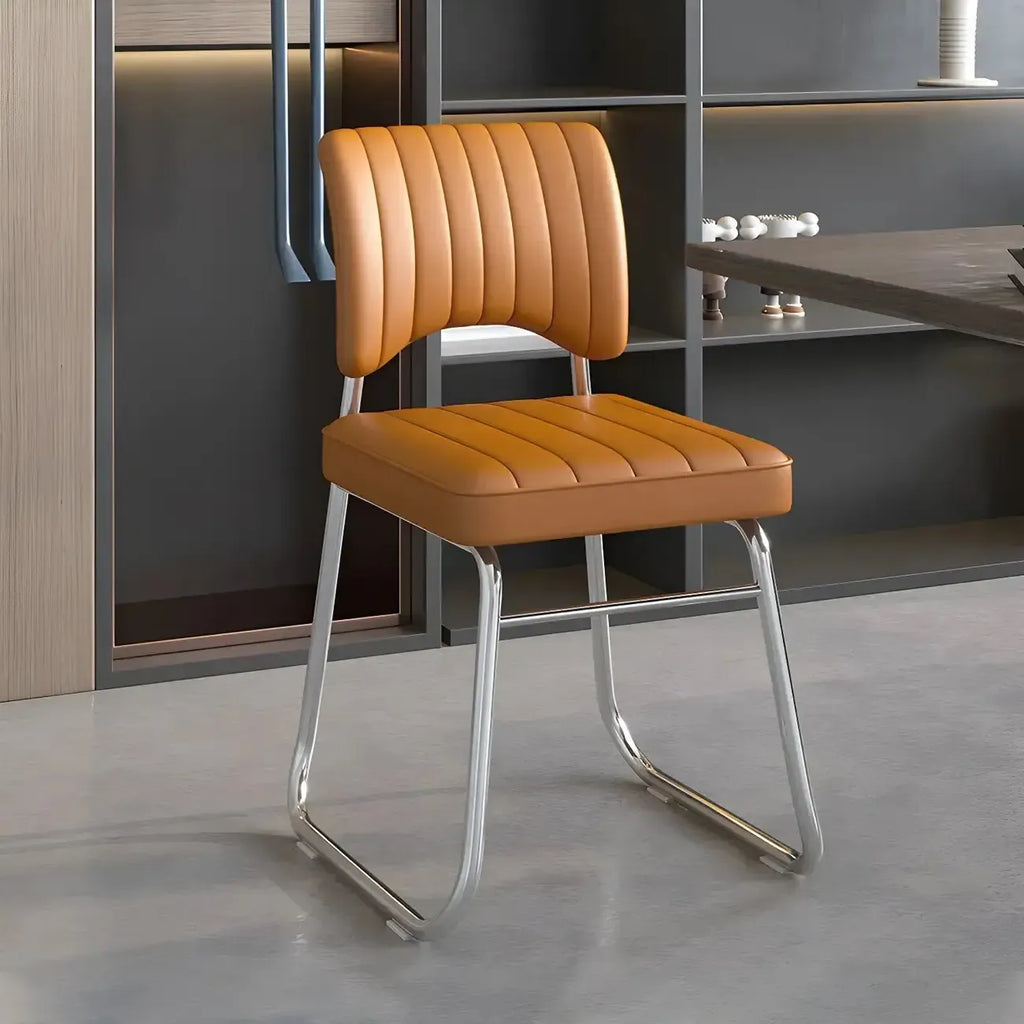 Sedia da ufficio moderna in acciaio nero con rivestimento in pelle