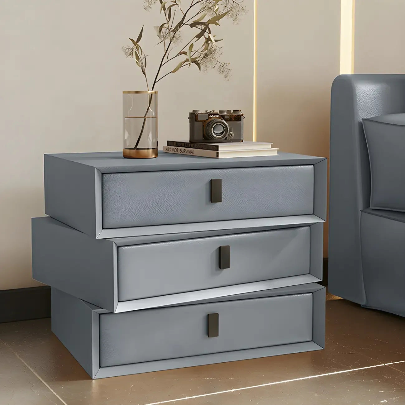 Table de chevet compacte à 3 tiroirs superposés en similicuir orange