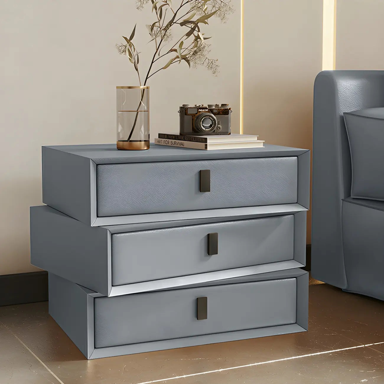 Table de chevet compacte à 3 tiroirs superposés en similicuir orange