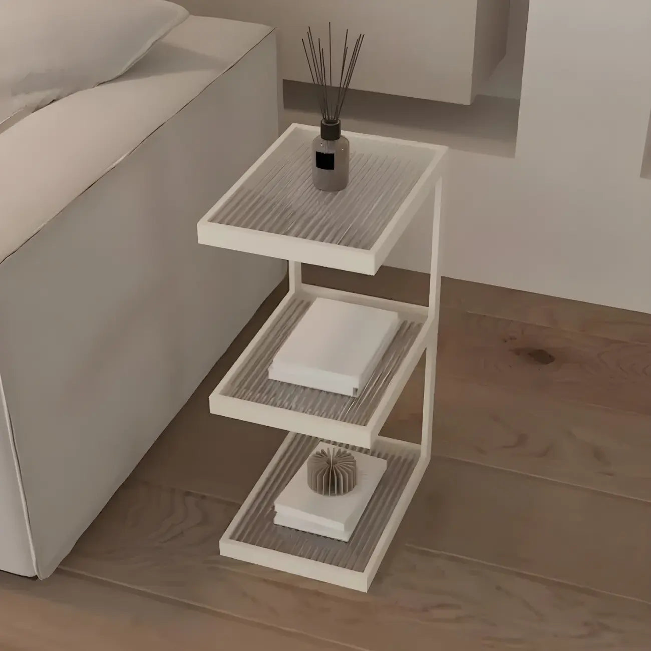 Table de chevet extra haute, simple, avec plateau en verre et trois étagères en acier