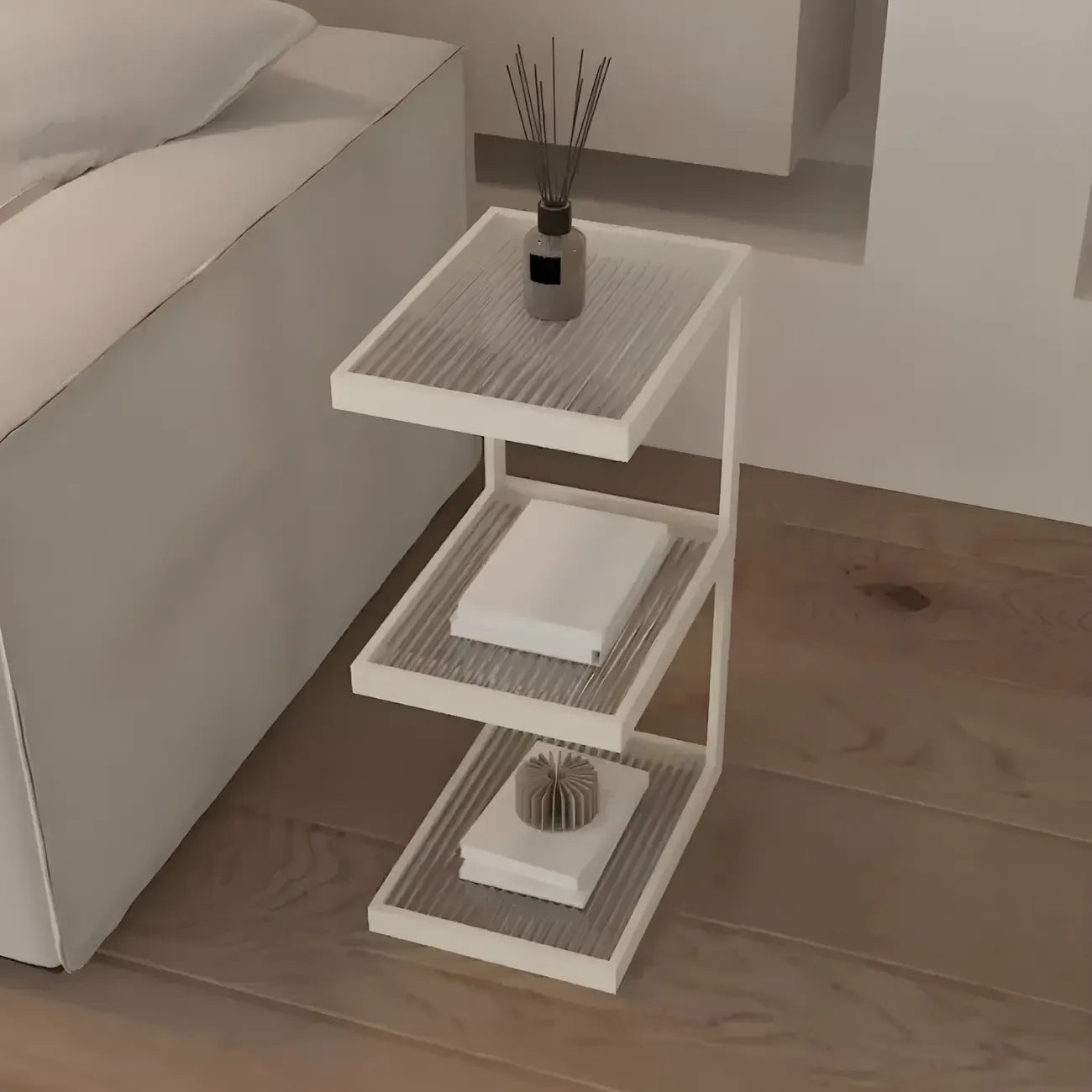 Table de chevet extra haute, simple, avec plateau en verre et trois étagères en acier