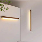 Applique murale LED linéaire minimaliste en bois pour intérieur