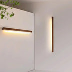 Applique murale LED linéaire minimaliste en bois pour intérieur