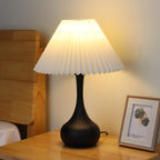 Lampe de table LED noire moderne et épurée avec abat-jour en tissu plissé