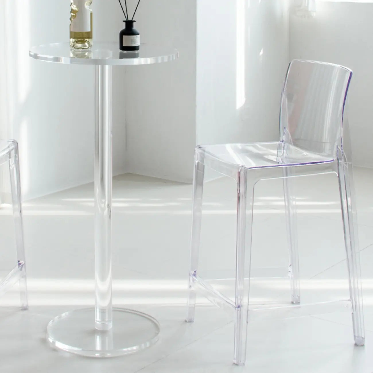 Tables de bar rondes modernes en acrylique transparent sur pied