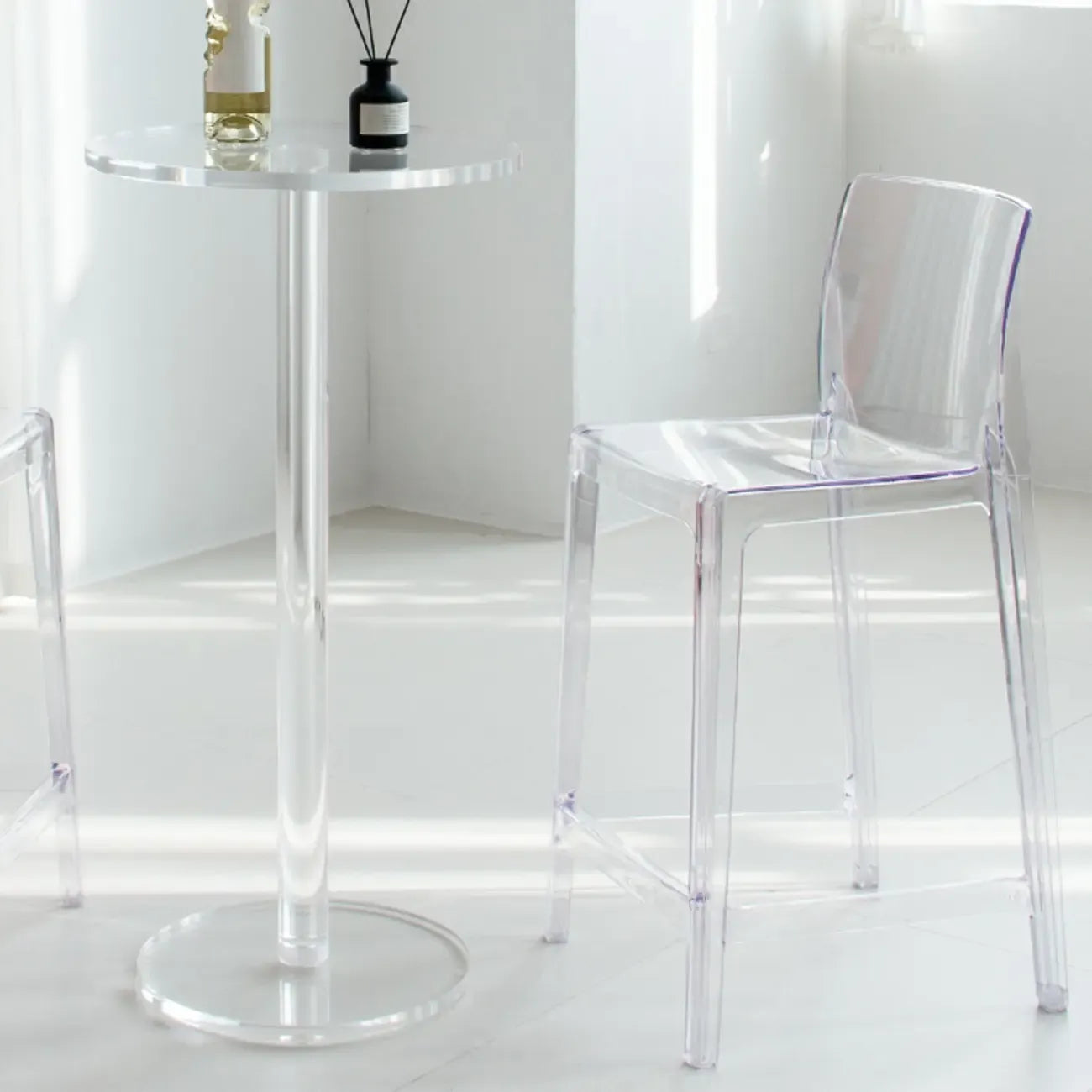 Tables de bar rondes modernes en acrylique transparent sur pied