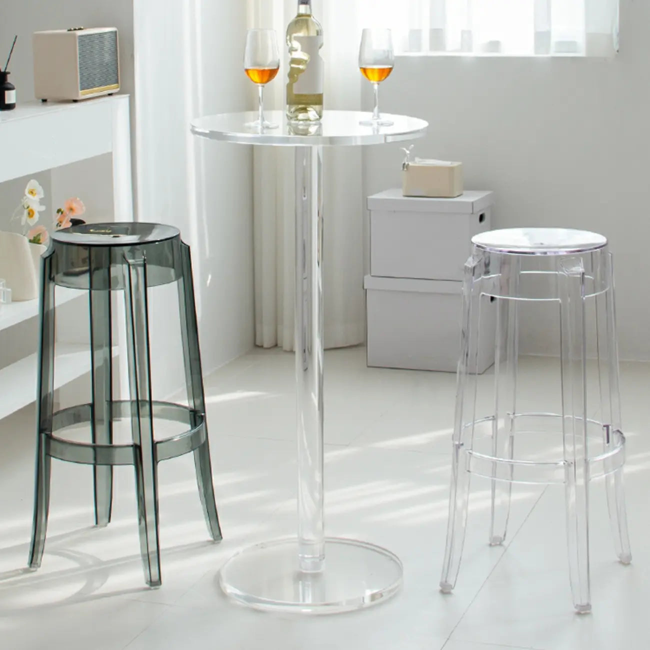 Tables de bar rondes modernes en acrylique transparent sur pied
