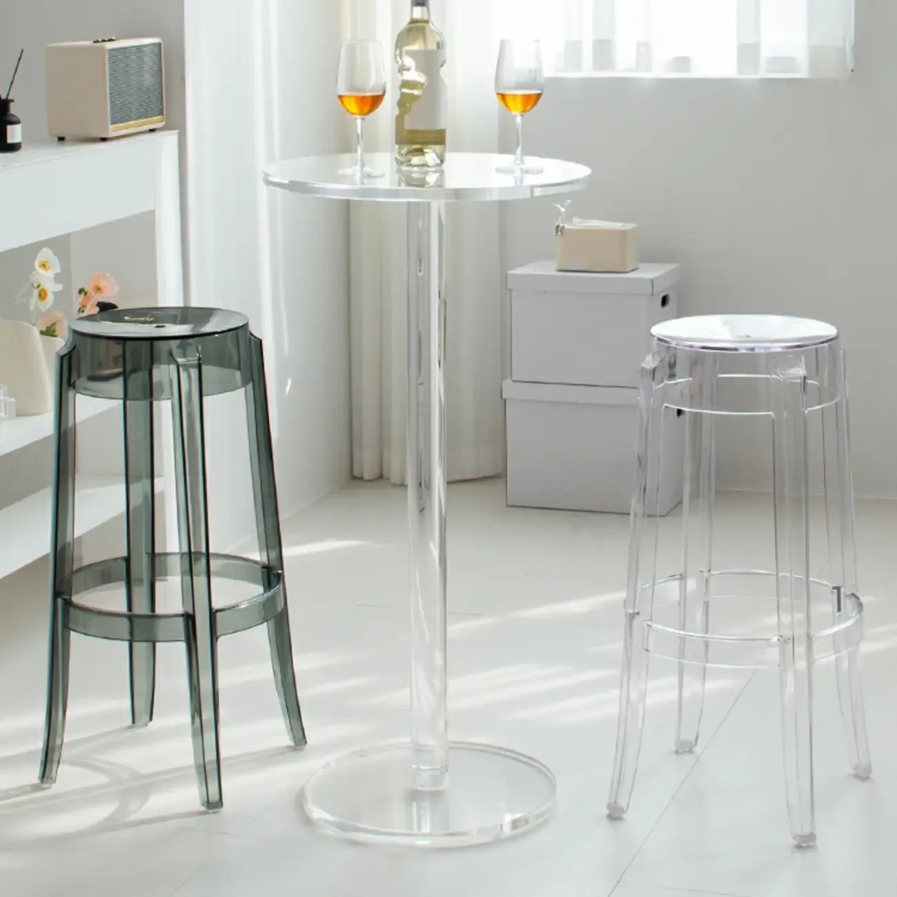 Tables de bar rondes modernes en acrylique transparent sur pied