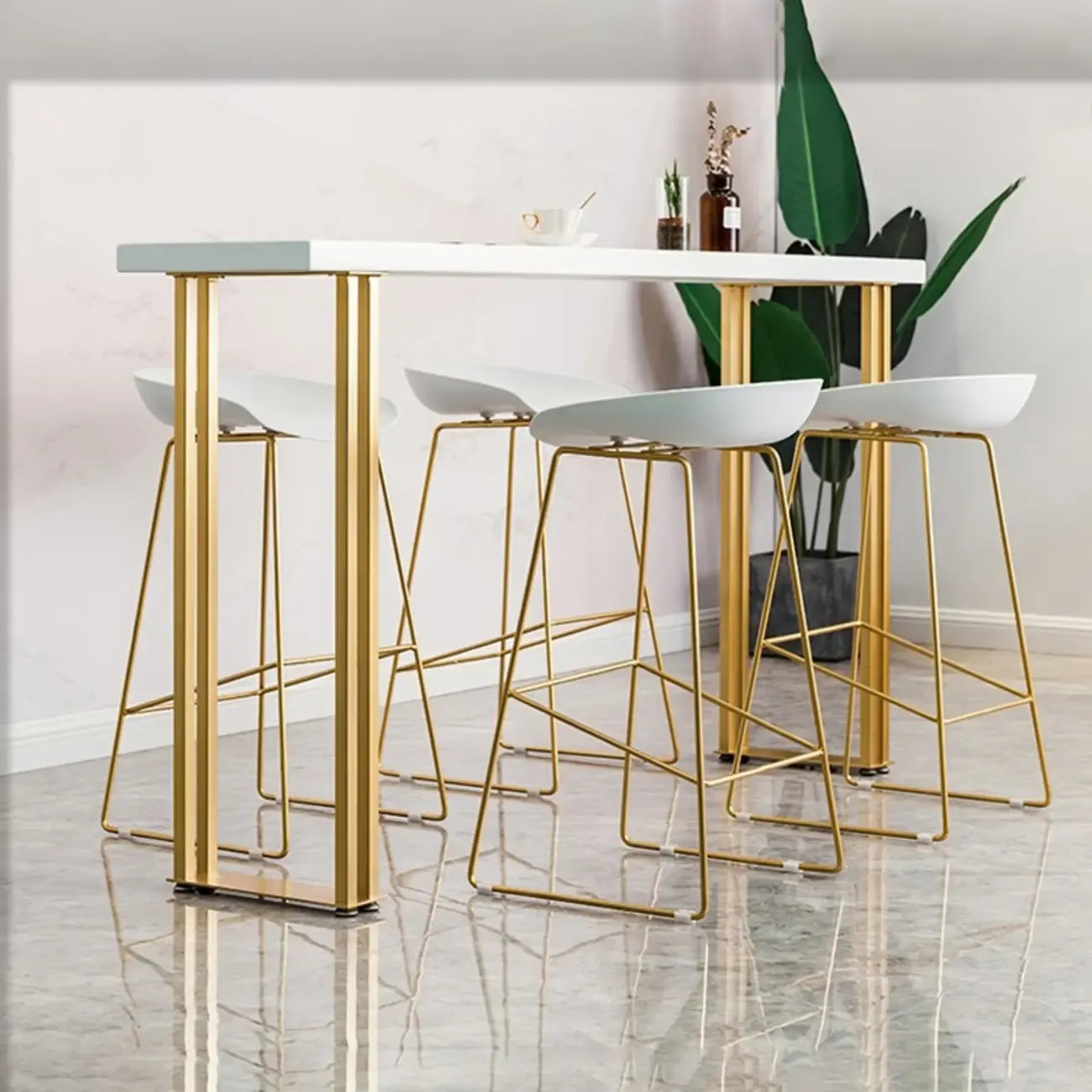 Tables de bar en bois blanc glamour et fer doré