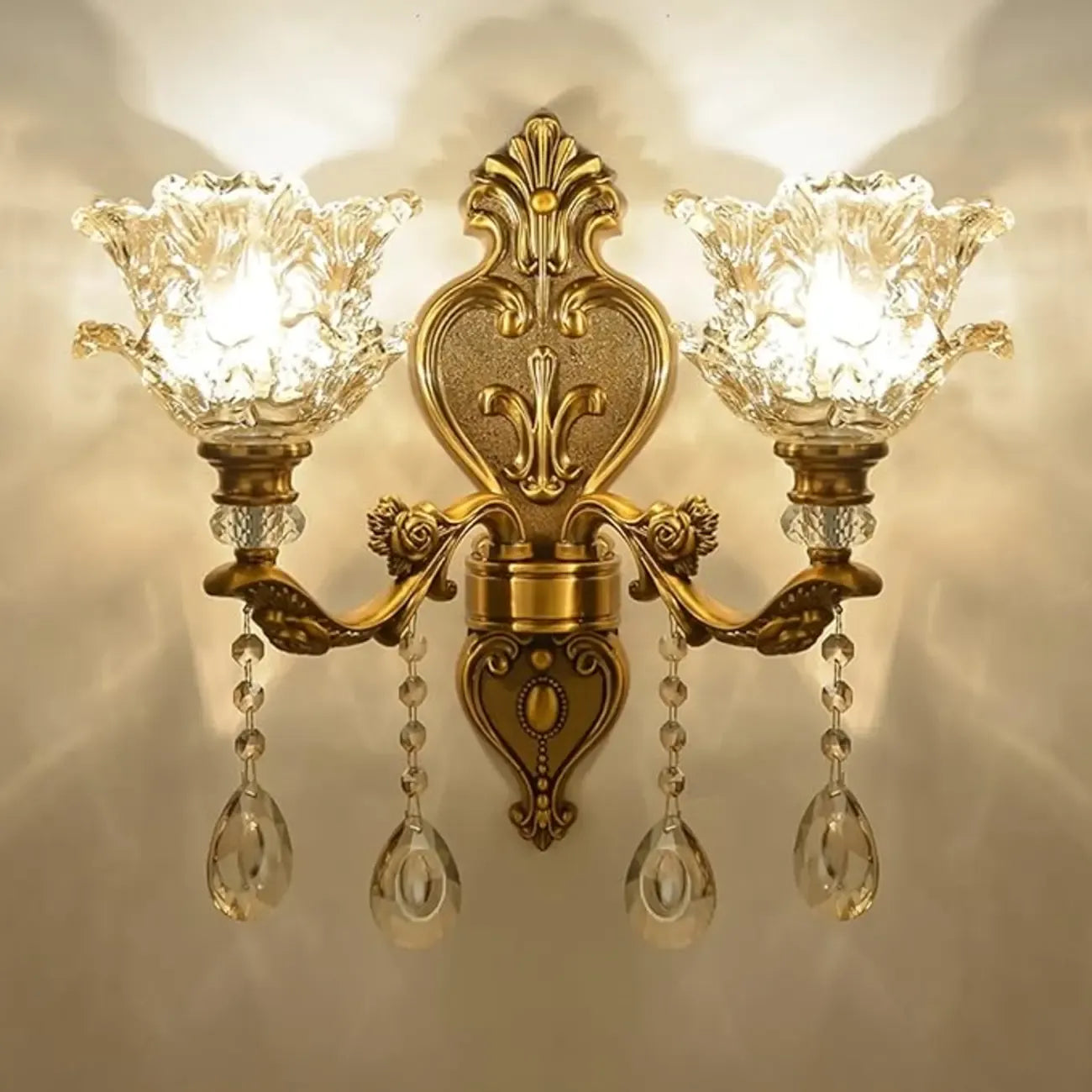 Applique da parete geometrica in ottone anticato per interni