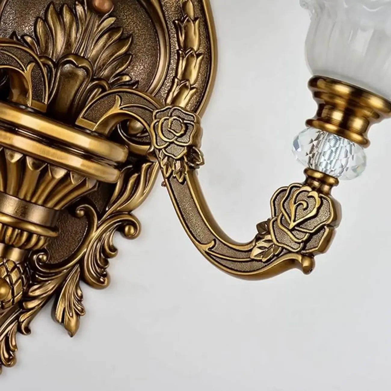 Applique da parete geometrica in ottone anticato per interni