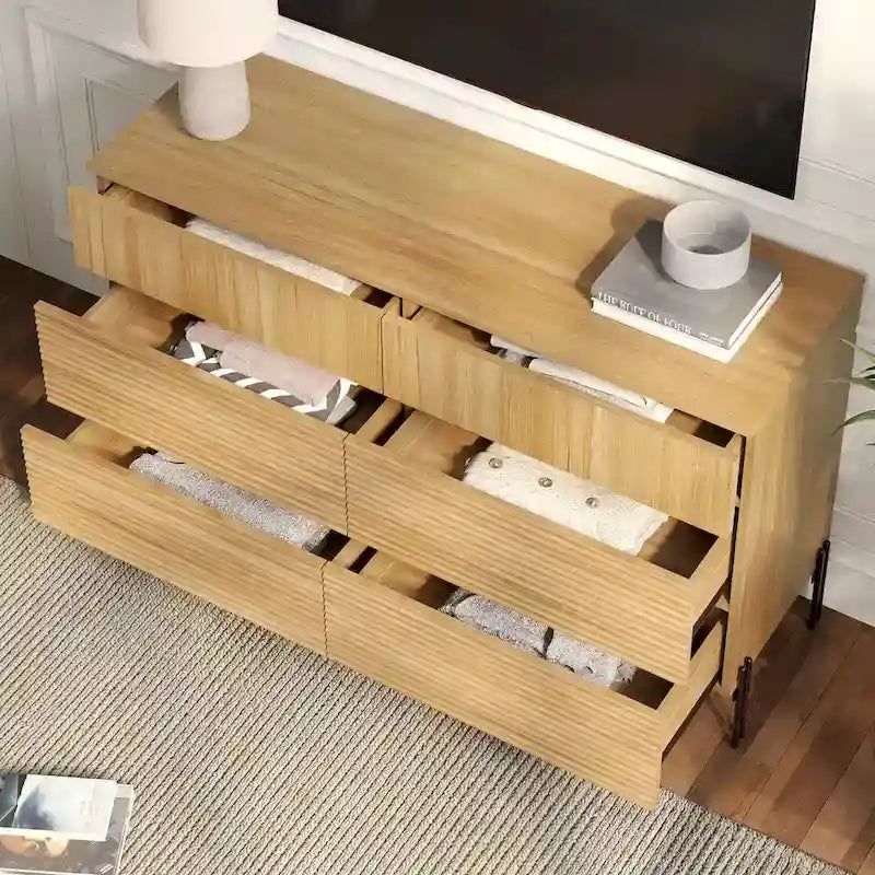 Ensemble de meubles de chambre WAMPAT 4 pièces, commode cannelée 6 tiroirs 47 po, buffet 61 po, 2 tables de chevet avec station de recharge, chêne