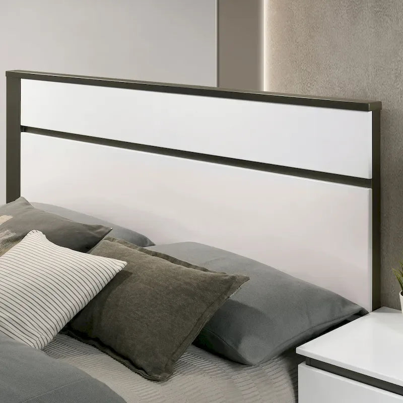 Ensemble de chambre à coucher moderne Conjira 4 pièces en bois blanc avec plateforme, de Furniture of America