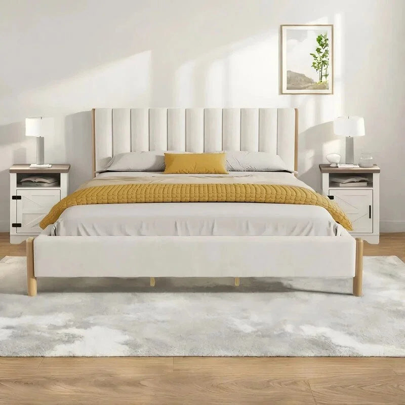 Ensemble de chambre à coucher 3 pièces : cadre de lit avec tête de lit épaisse capitonnée en bouclette, pieds en bois massif, ensemble de 2 tables de chevet avec porte coulissante de style grange.