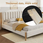 Ensemble de chambre à coucher 3 pièces : cadre de lit avec tête de lit épaisse capitonnée en bouclette, pieds en bois massif, ensemble de 2 tables de chevet avec porte coulissante de style grange.