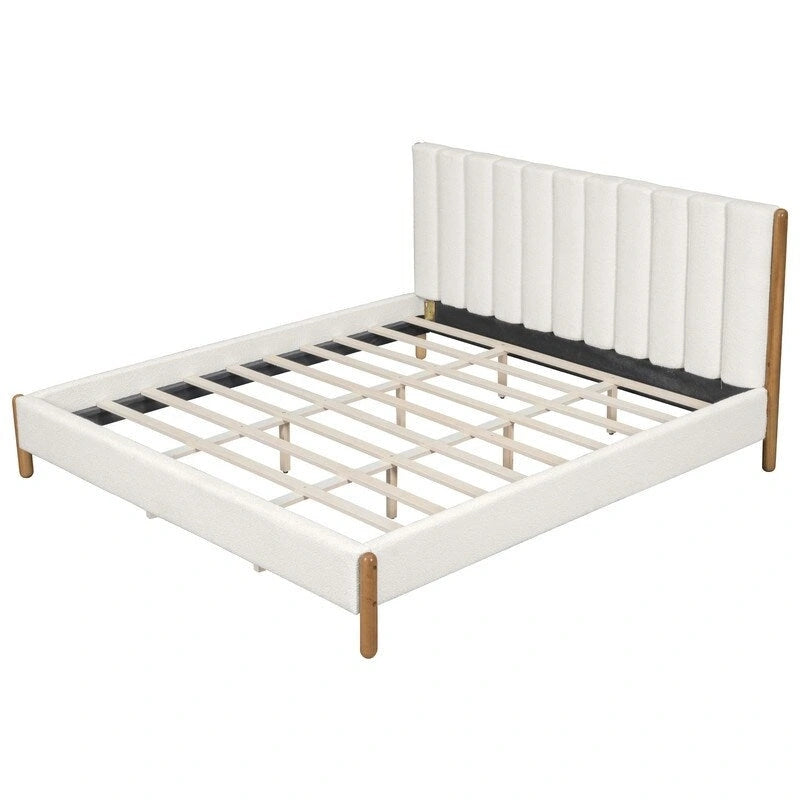 Ensemble de chambre à coucher 3 pièces : cadre de lit avec tête de lit épaisse capitonnée en bouclette, pieds en bois massif, ensemble de 2 tables de chevet avec porte coulissante de style grange.