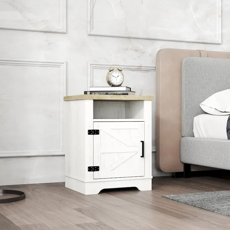 Ensemble de chambre à coucher 3 pièces : cadre de lit avec tête de lit épaisse capitonnée en bouclette, pieds en bois massif, ensemble de 2 tables de chevet avec porte coulissante de style grange.