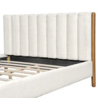 Ensemble de chambre à coucher 3 pièces : cadre de lit avec tête de lit épaisse capitonnée en bouclette, pieds en bois massif, ensemble de 2 tables de chevet avec porte coulissante de style grange.