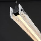 Suspension élégante en verre pour îlot de cuisine, avec éclairage LED à intensité variable.