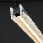 Suspension élégante en verre pour îlot de cuisine, avec éclairage LED à intensité variable.