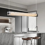 Suspension élégante en verre pour îlot de cuisine, avec éclairage LED à intensité variable.