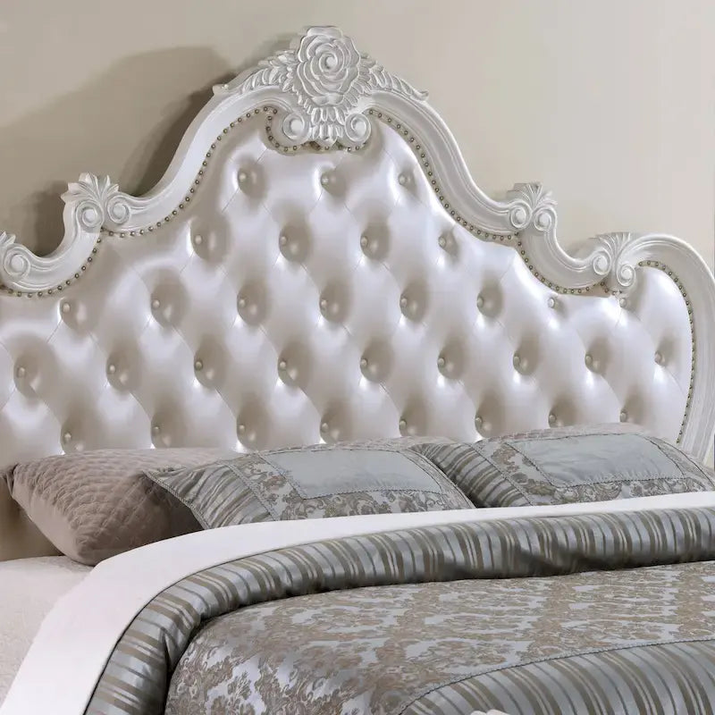 Ensemble de chambre à coucher traditionnel Eugene 6 pièces en bois massif de Furniture of America