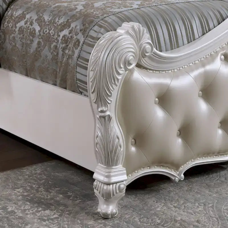 Ensemble de chambre à coucher traditionnel Eugene 6 pièces en bois massif de Furniture of America