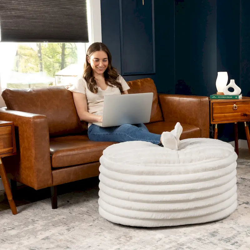 Grand pouf ottoman côtelé en fausse fourrure peluche – Crème