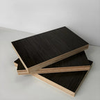 Bibliothèque de rangement contemporaine en bois noir à plusieurs étagères