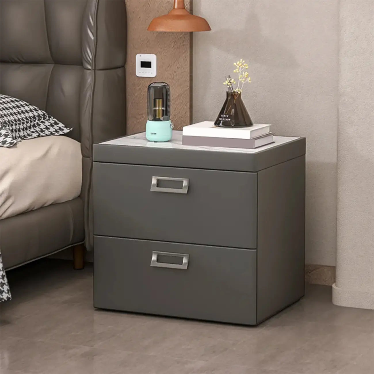 Table de chevet moderne à deux tiroirs en similicuir avec plateau en pierre