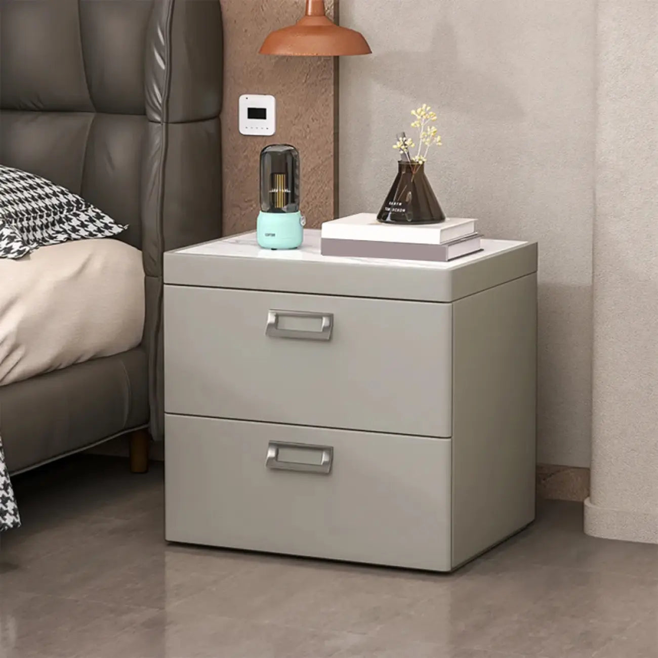 Table de chevet moderne à deux tiroirs en similicuir avec plateau en pierre