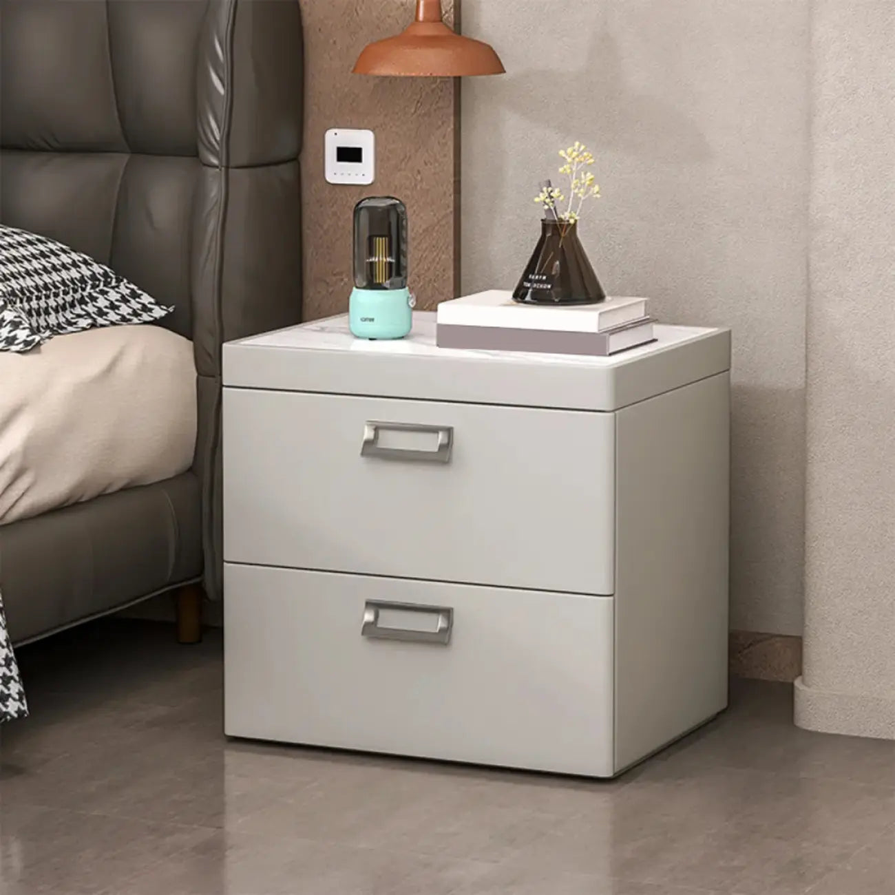 Table de chevet moderne à deux tiroirs en similicuir avec plateau en pierre