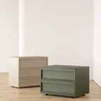 Table de chevet contemporaine en bois vert olive à 2 tiroirs