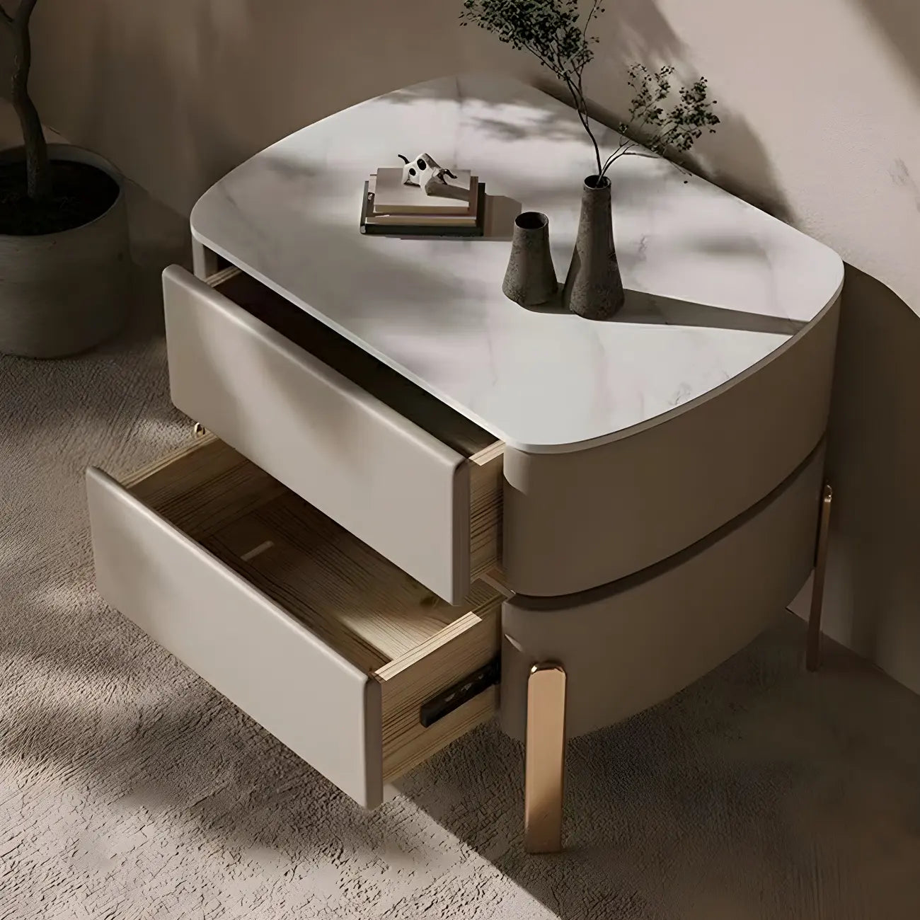 Table de chevet à 2 tiroirs en cuir beige glamour et plateau en pierre
