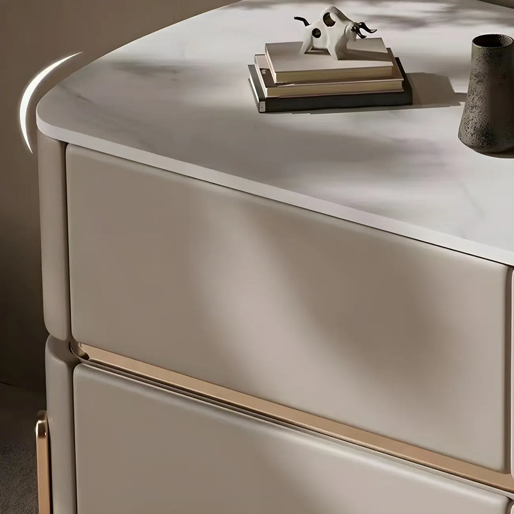 Table de chevet à 2 tiroirs en cuir beige glamour et plateau en pierre