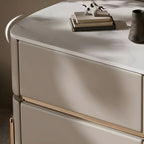 Table de chevet à 2 tiroirs en cuir beige glamour et plateau en pierre