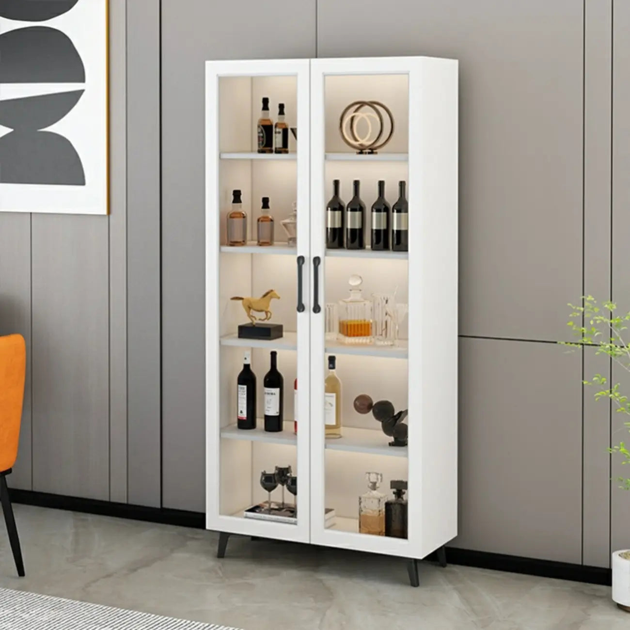 Vitrine moderne grise avec base en métal et porte en verre