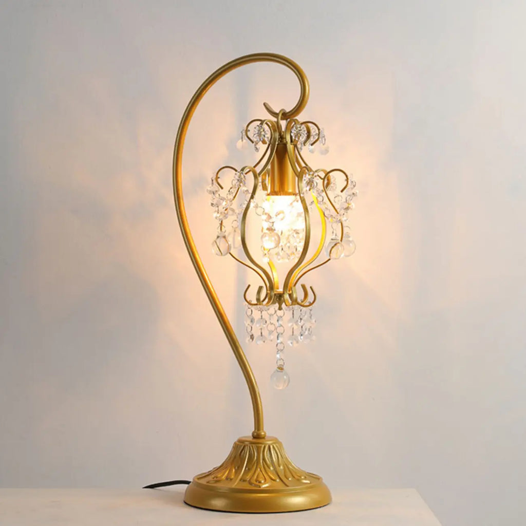 Lampe de table géométrique dorée à LED et cristal pour la décoration de chambre