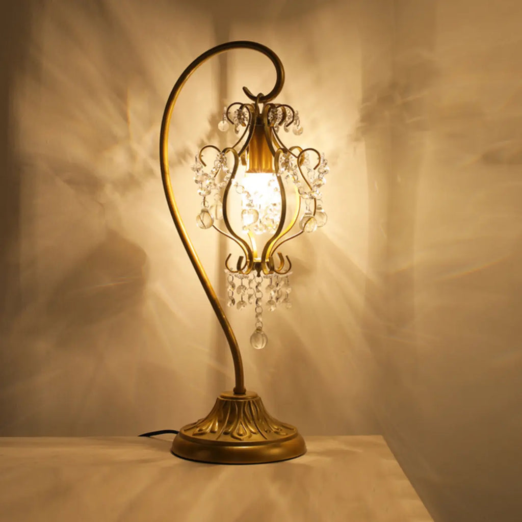 Lampe de table géométrique dorée à LED et cristal pour la décoration de chambre