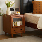 Table de chevet compacte en bois massif marron avec rangement