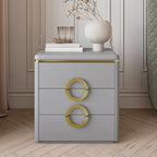 Table de chevet élégante en similicuir avec accents métalliques et 3 tiroirs