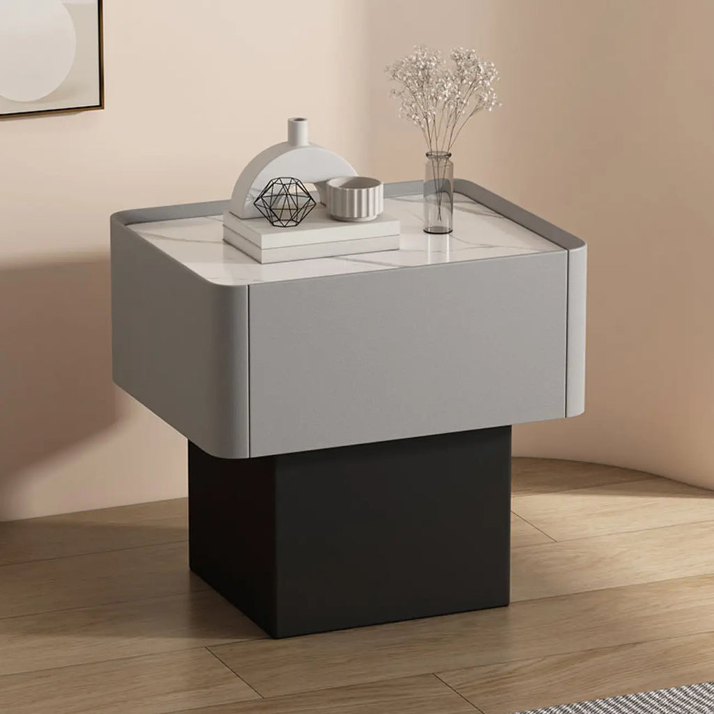 Table de chevet moderne à tiroirs en similicuir avec plateau en pierre