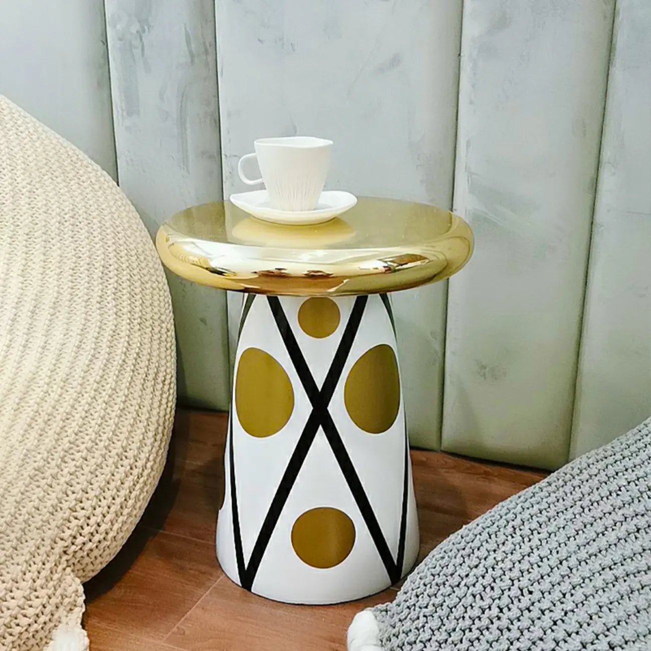 Table d'appoint ronde glamour en céramique or rose avec rangement