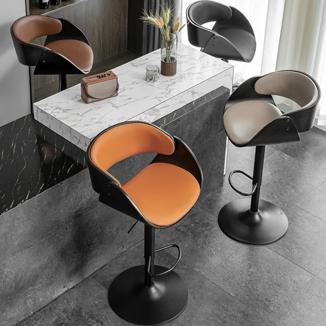 Tabourets de bar pivotants contemporains en cuir avec accoudoirs