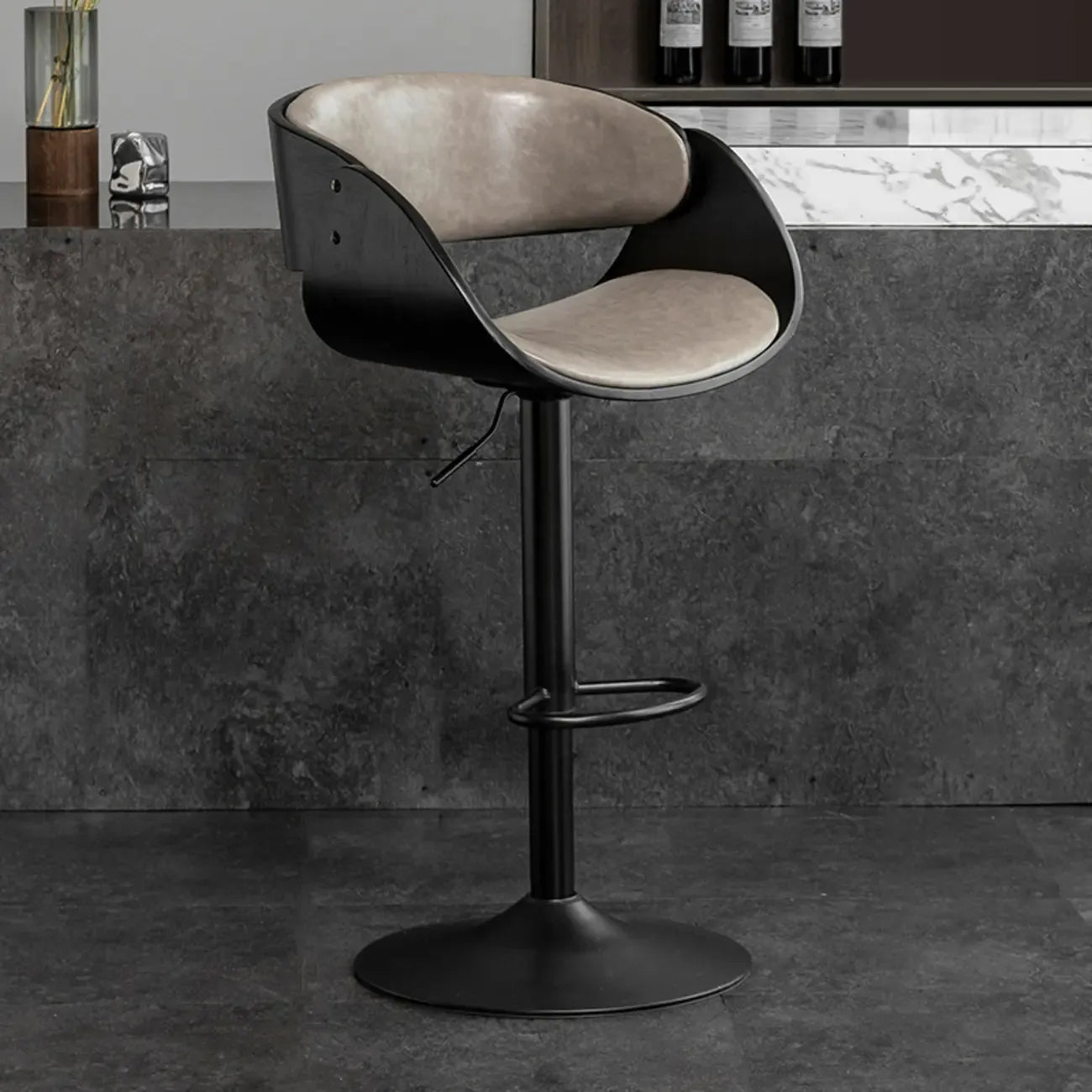 Tabourets de bar pivotants contemporains en cuir avec accoudoirs