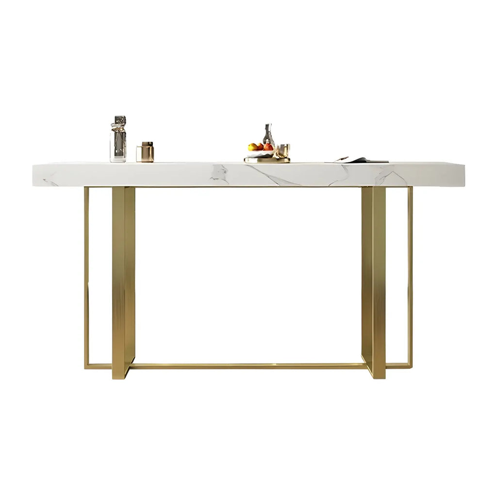 Table de bar glamour avec plateau en pierre blanche et structure en métal doré