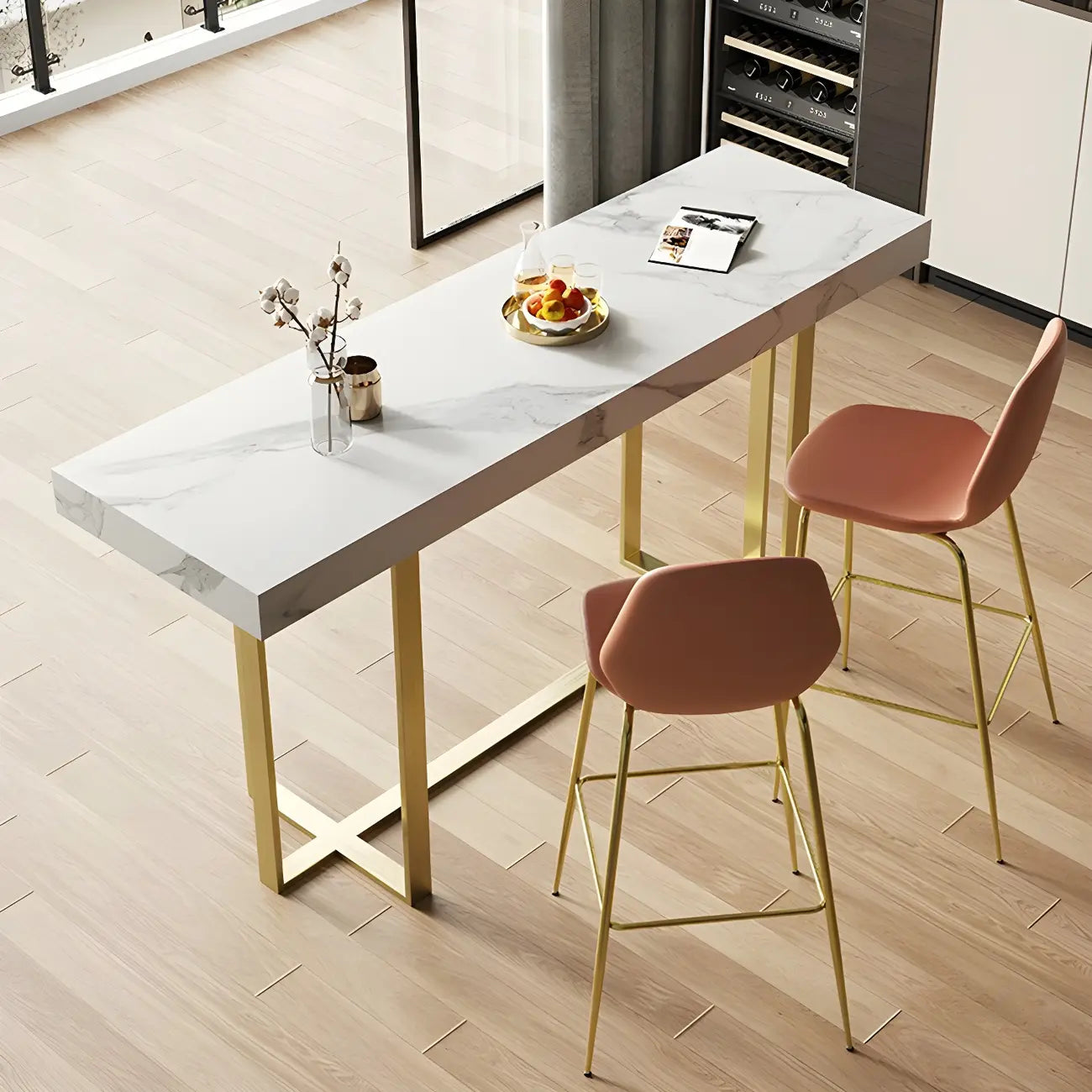 Table de bar glamour avec plateau en pierre blanche et structure en métal doré