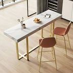 Table de bar glamour avec plateau en pierre blanche et structure en métal doré