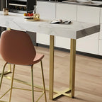 Table de bar glamour avec plateau en pierre blanche et structure en métal doré